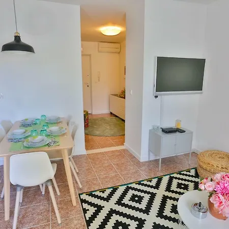 Viktorija Apartment *